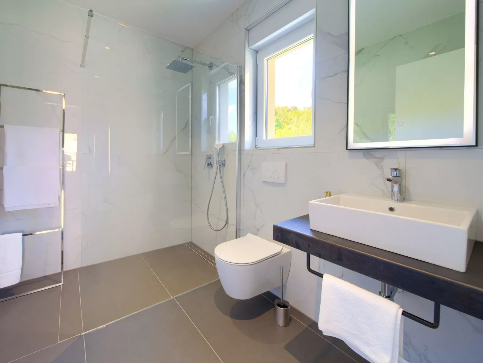 Luxuriöse Villa mit Pool und fantastischem Meerblick - Image-tags.info