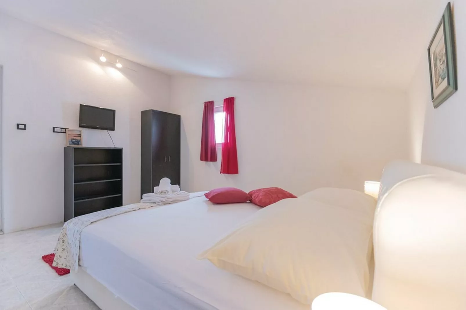 Villa Blanka - Six Bedroom Villa with Swimming Pool and Sea View-Slaapkamer