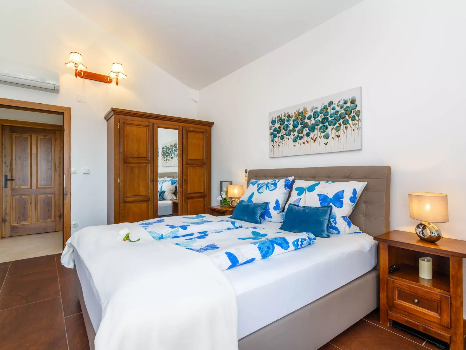 Villa Kamenica  im mediterranen Stil mit Innen- und Außenpool - Image-tags.info