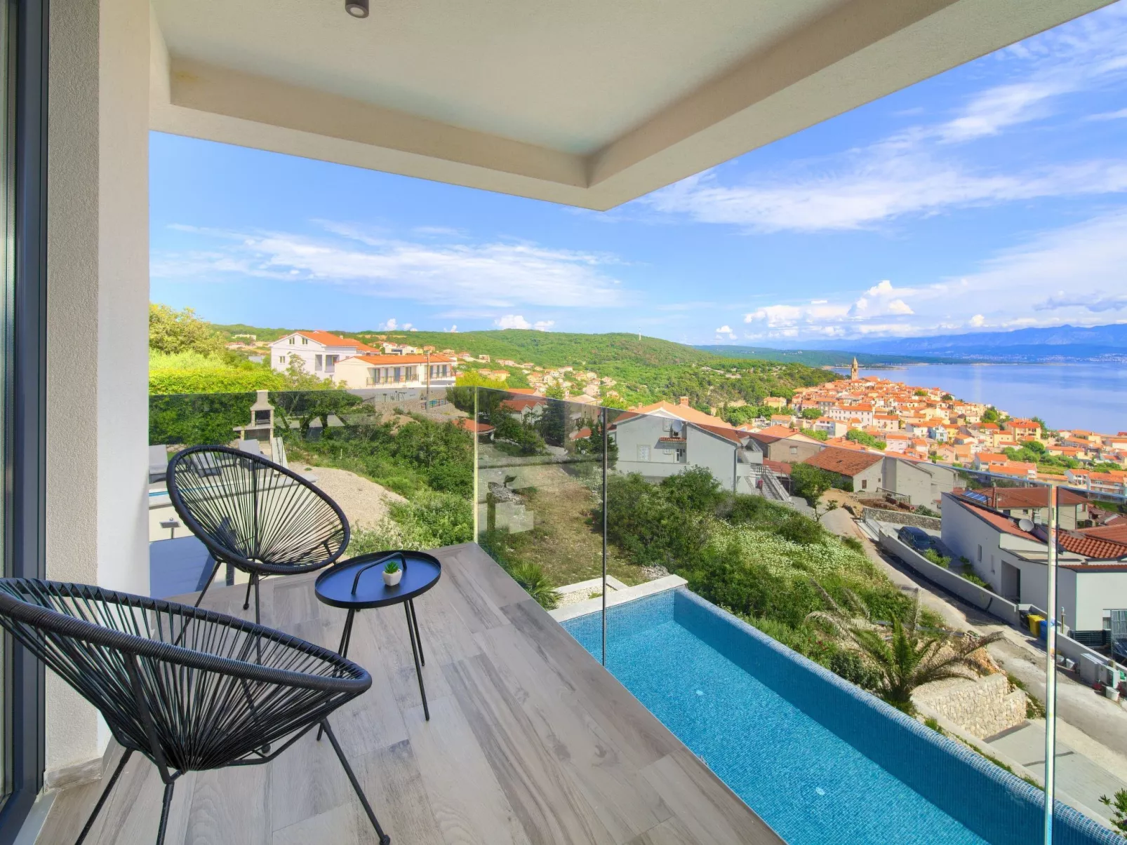 Luxuriöse Villa mit Pool und fantastischem Meerblick - Image-tags.info