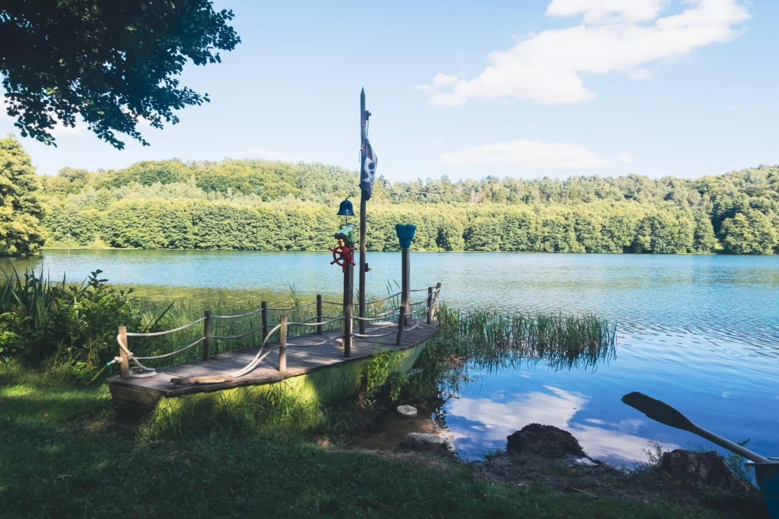 Dom w Starych Czaplach z domkiem na drzewie-Waterzicht