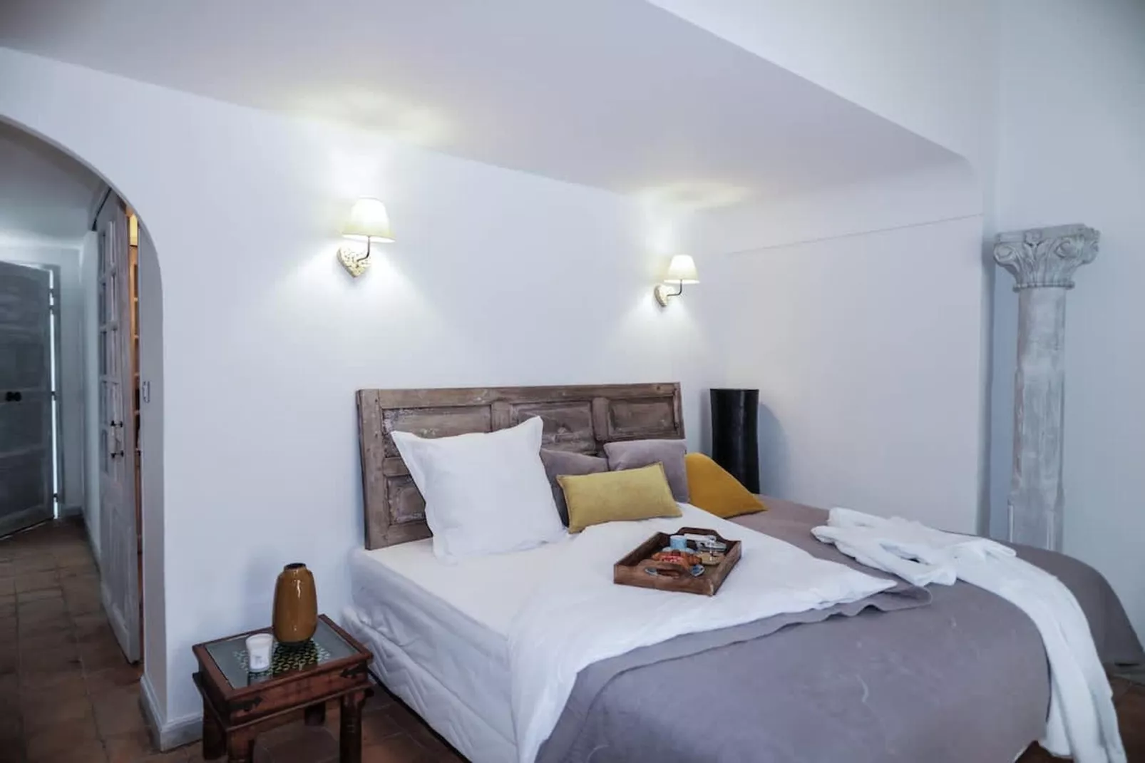 Charmant Mas Provençal avec piscine et jacuzzis-Slaapkamer