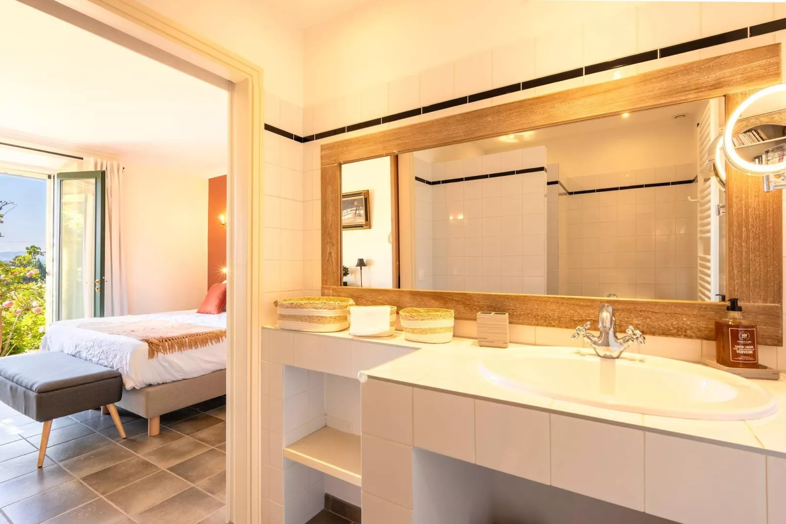 Le Mas Elaïa  votre havre familial avec piscine privée-Badkamer