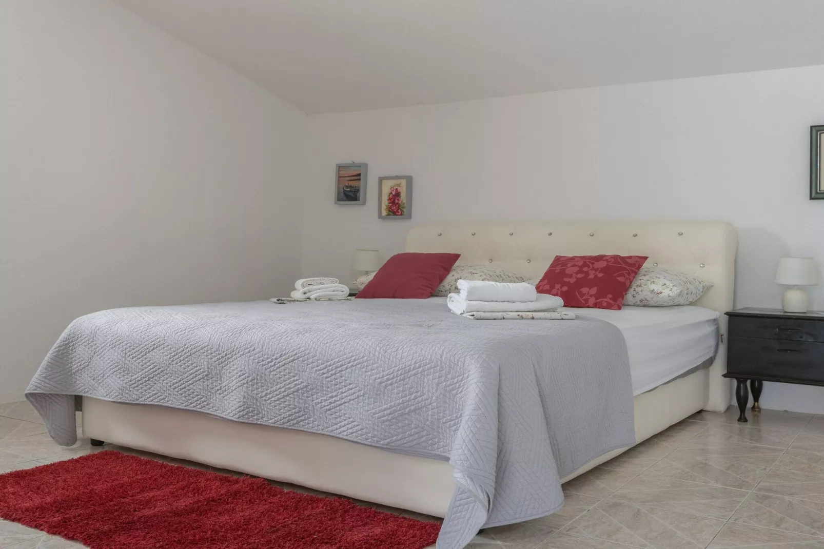 Villa Blanka - Six Bedroom Villa with Swimming Pool and Sea View-Slaapkamer