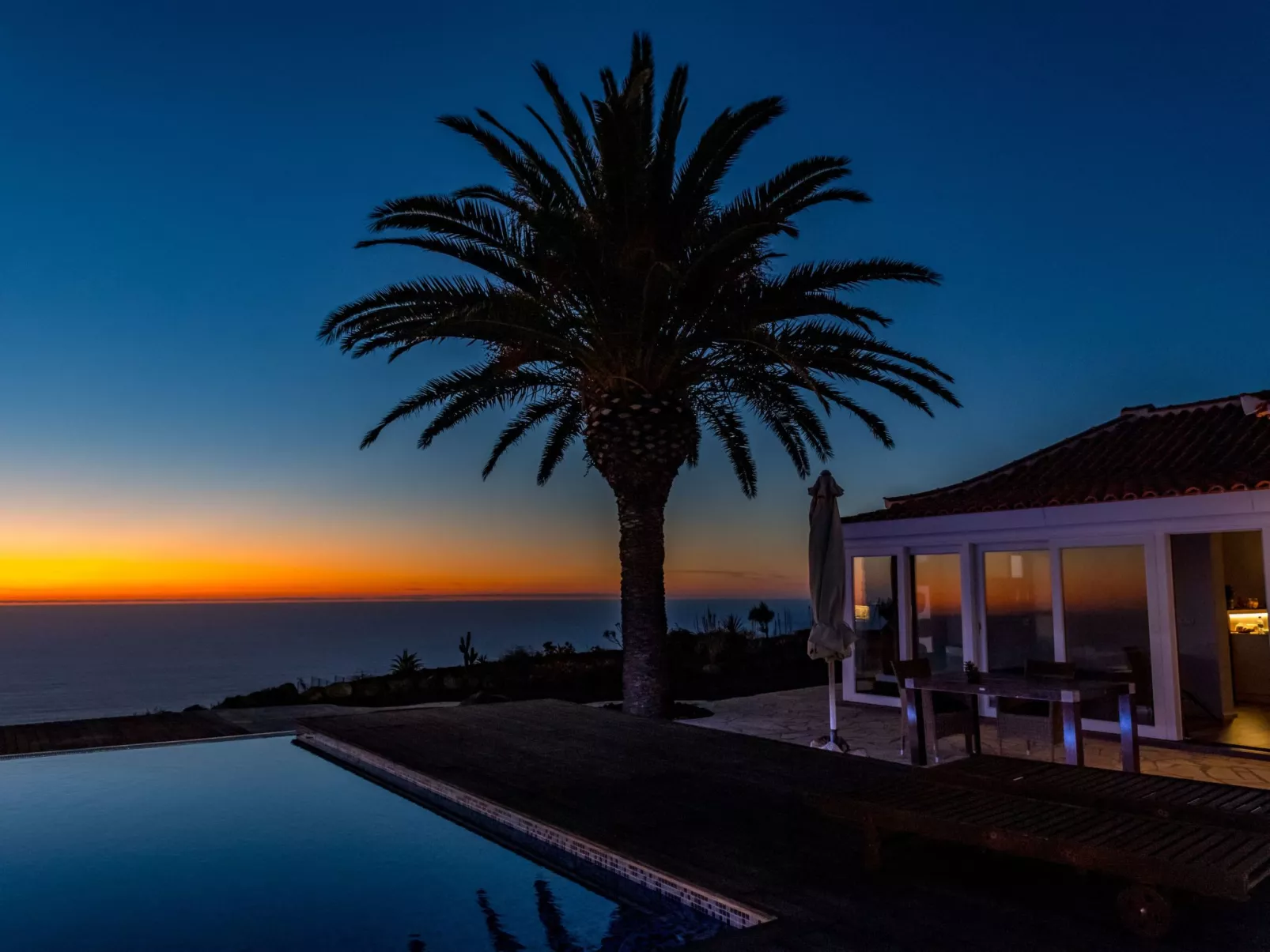 Romantische Ferienvilla mit Infinity-Pool und Panoramameerblick - Image-tags.info