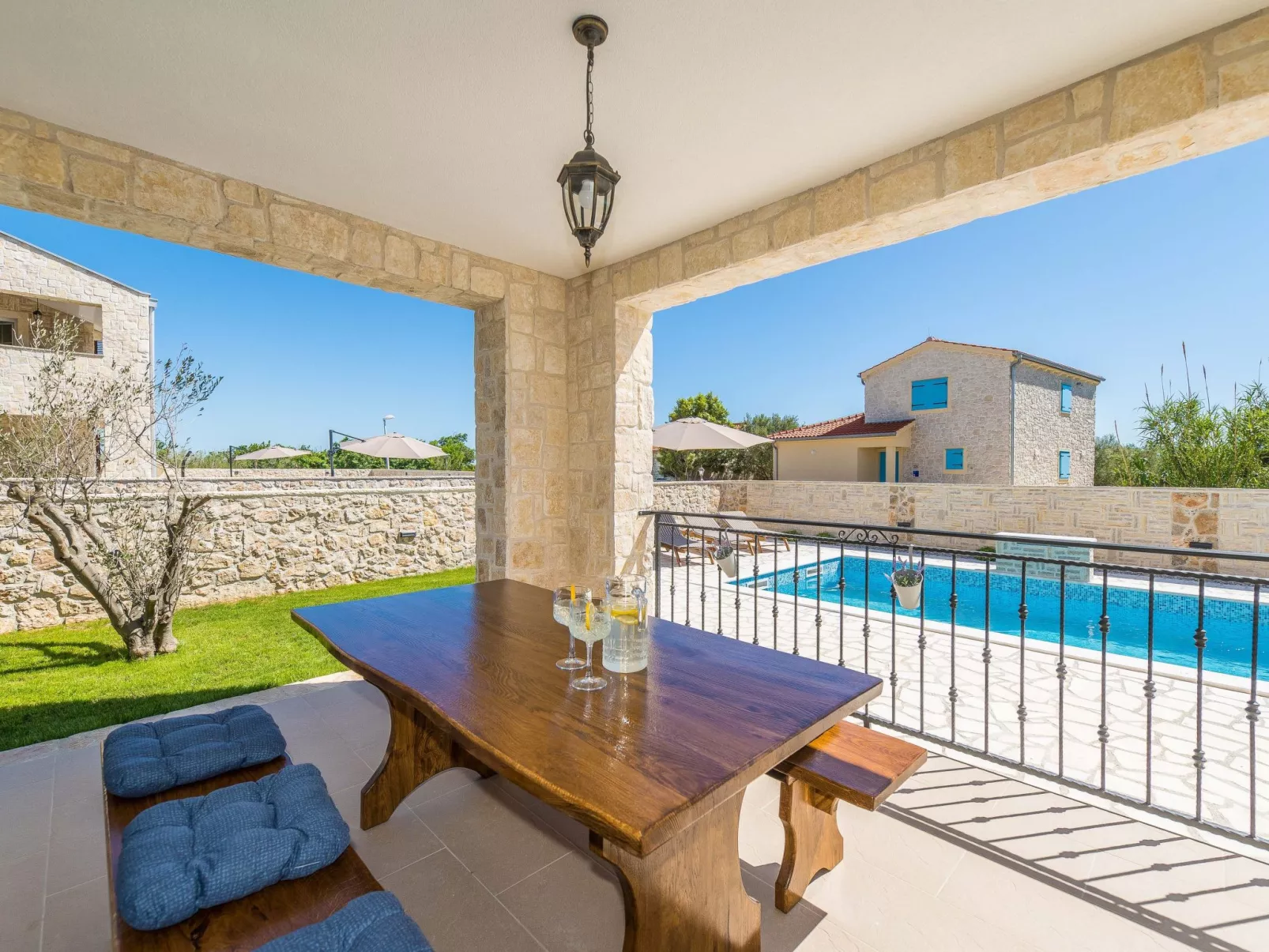 Neue Steinvilla mit beheiztem Pool in Strandnähe - Image-tags.info