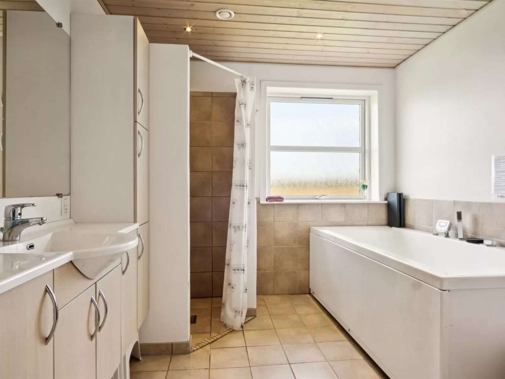 "Neno" - 100m from the sea-Binnen