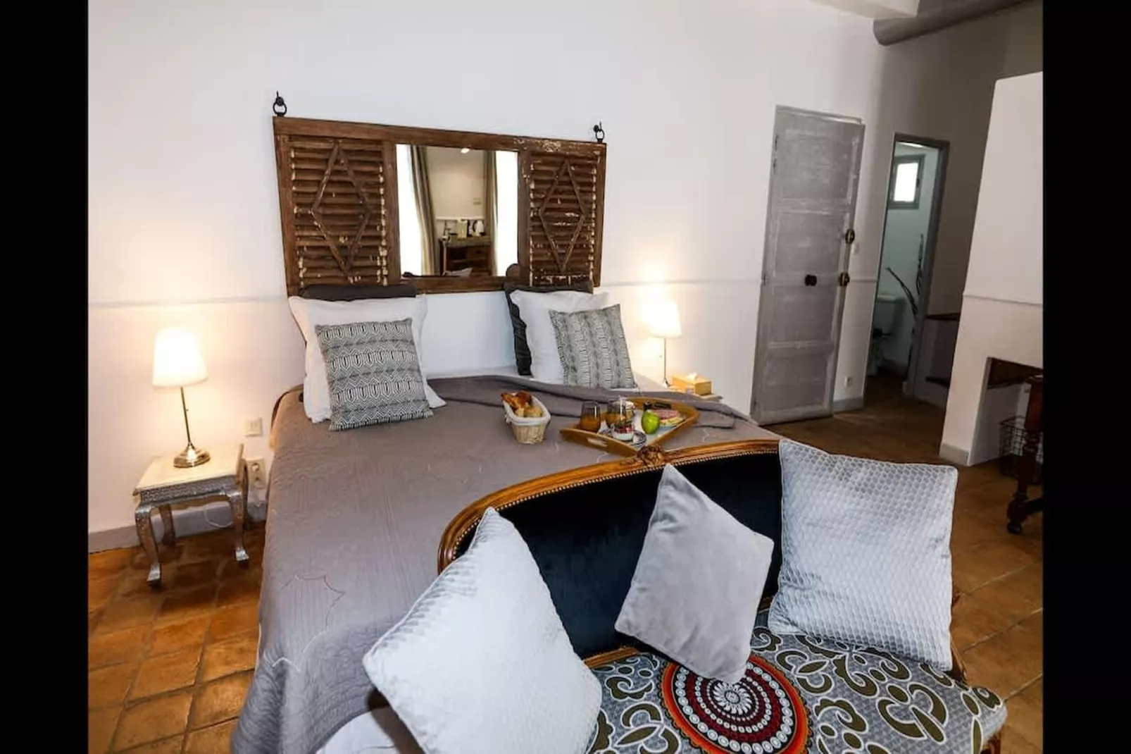 Charmant Mas Provençal avec piscine et jacuzzis-Slaapkamer