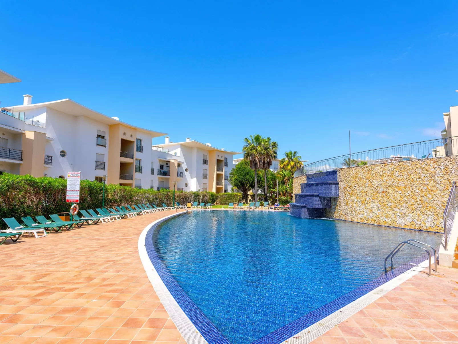 "Elena 1" mit Blick auf das Wasser - Image-tags.info