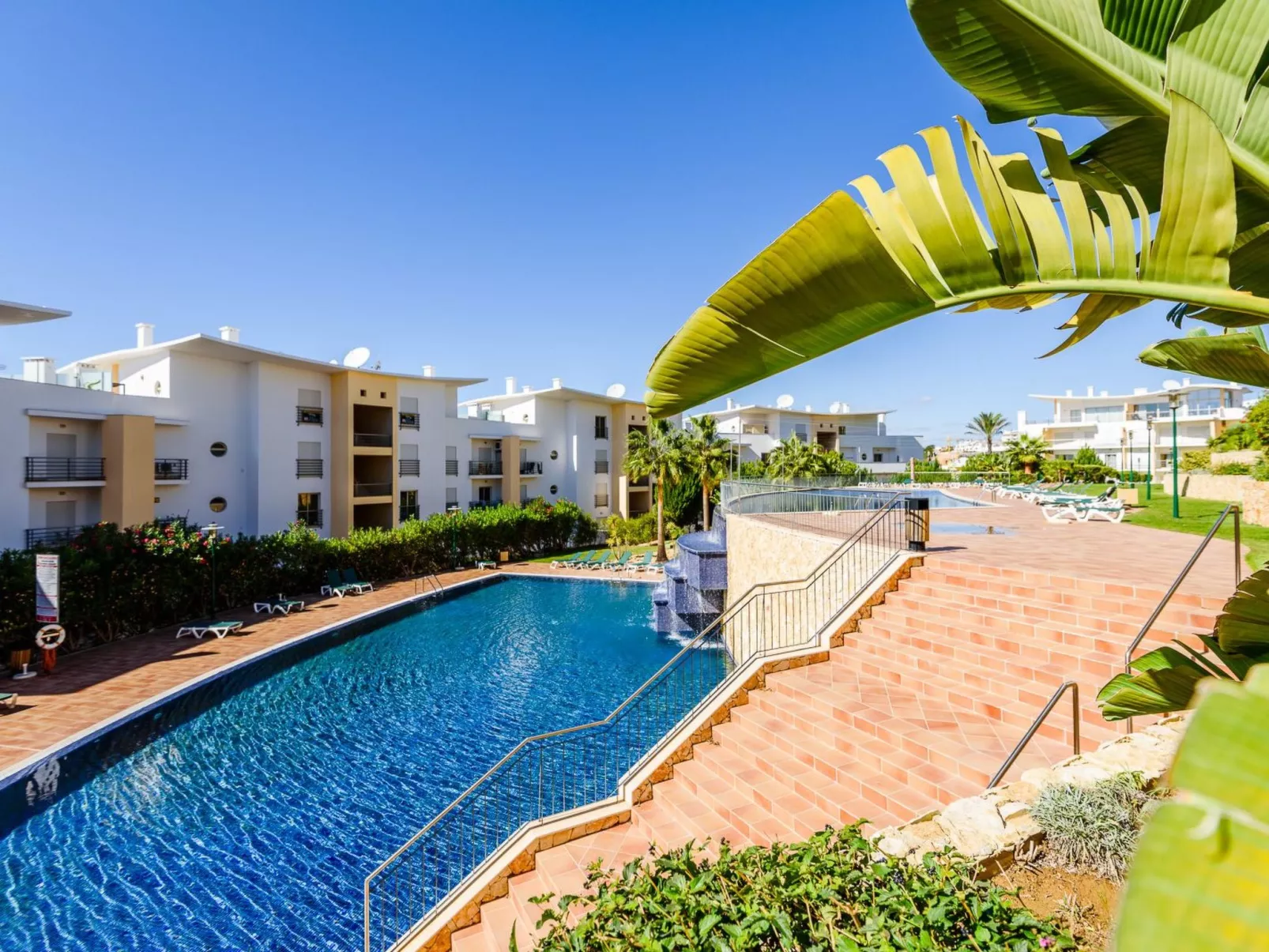 "Elena 2" mit Blick auf das Wasser - Image-tags.info