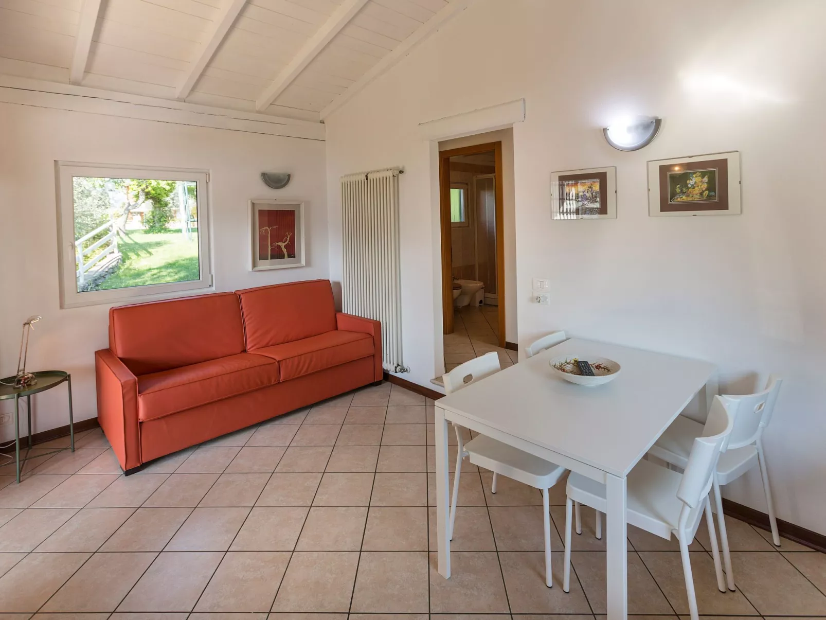 Zwei-Zimmer-Wohnung mit Seeblick, Grill und Gemeinschaftspool - Image-tags.info