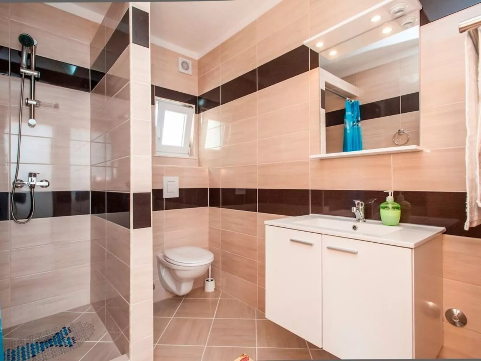 Villa "Villa Katy" mit Garten, Grill und Terrasse - Image-tags.info