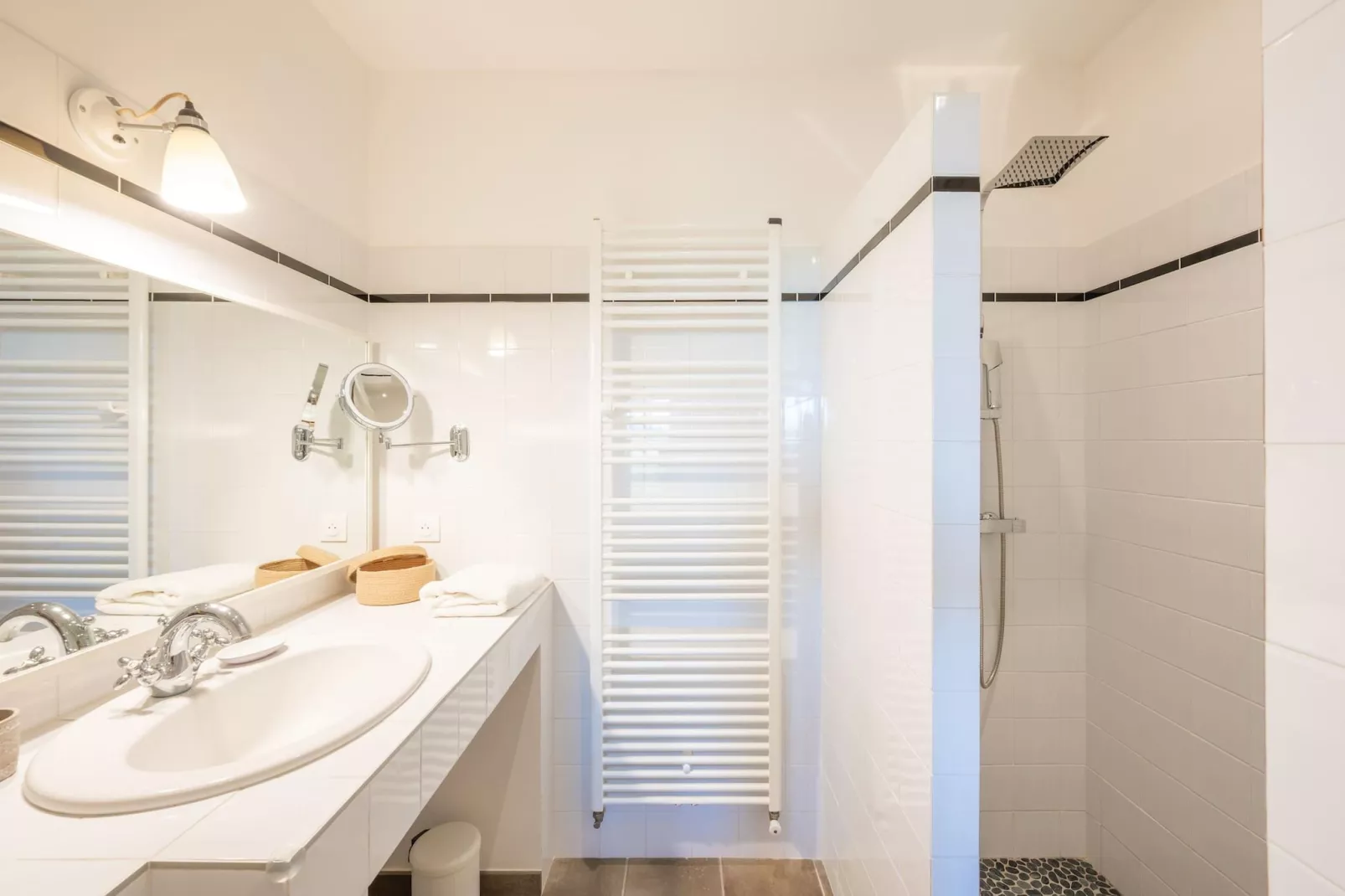 Le Mas Elaïa  votre havre familial avec piscine privée-Badkamer