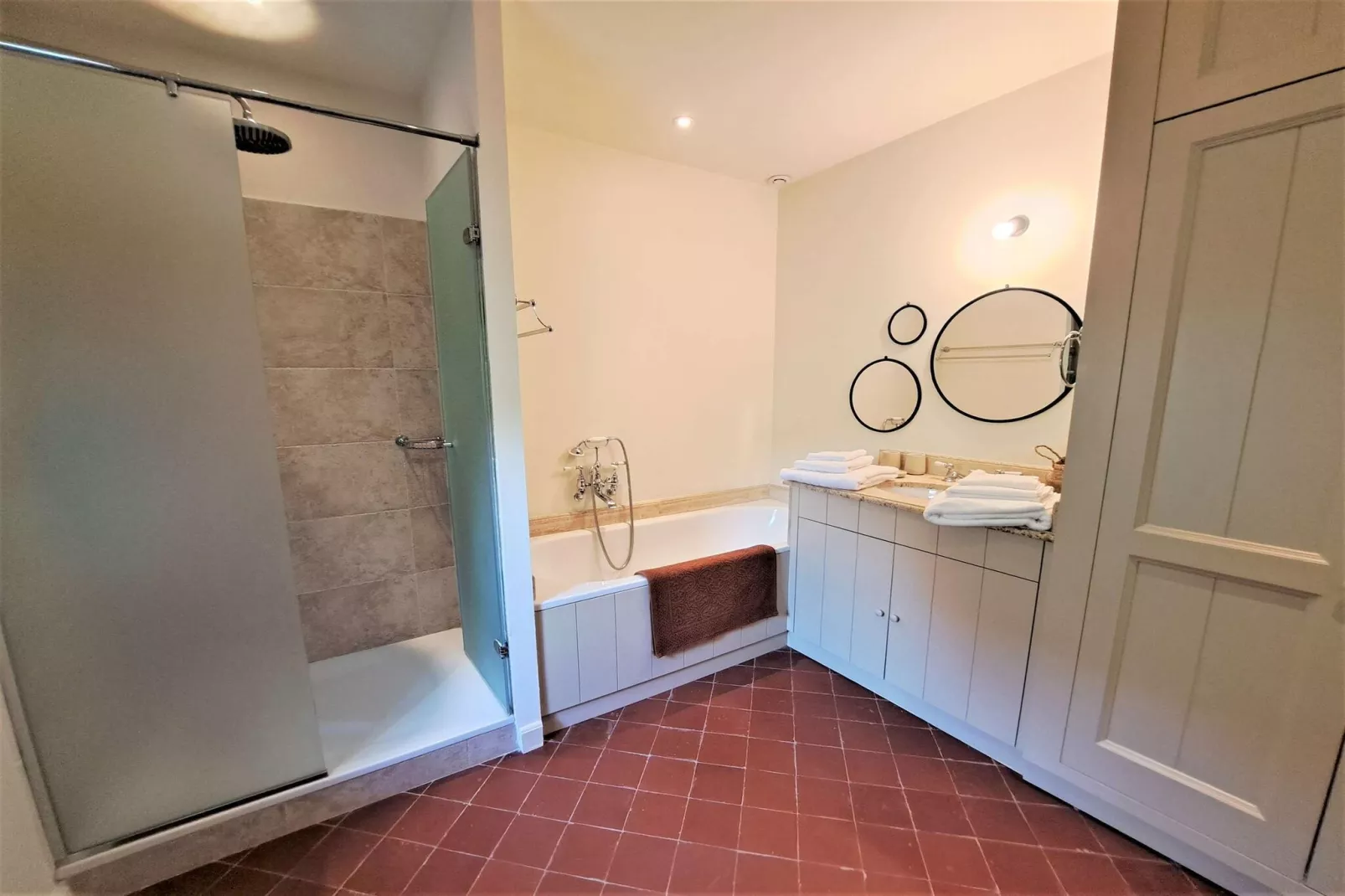 Mas Maillane demeure du XVIIIe entièrement rénové-Badkamer