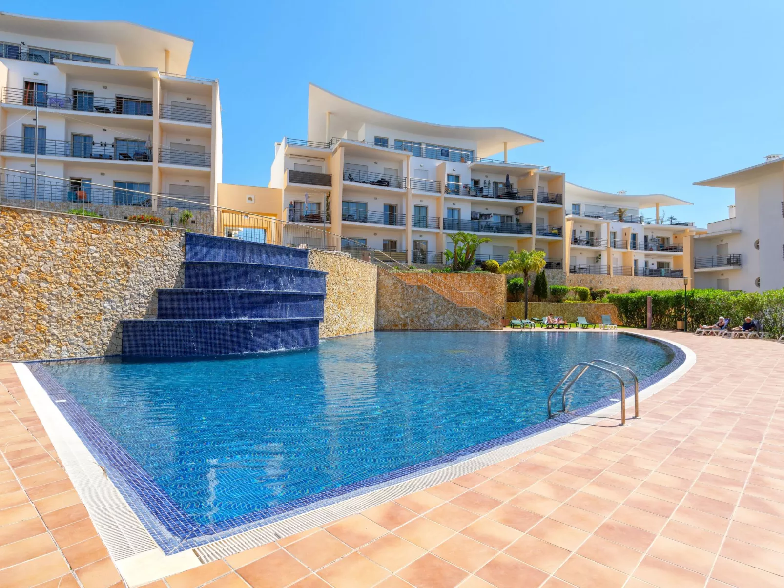 "Elena 2" mit Blick auf das Wasser - Image-tags.info