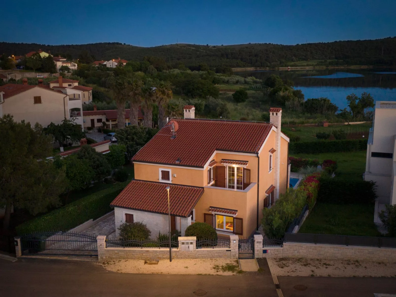 In Pomer mit privatem beheizten Pool und Meerblick - Image-tags.info