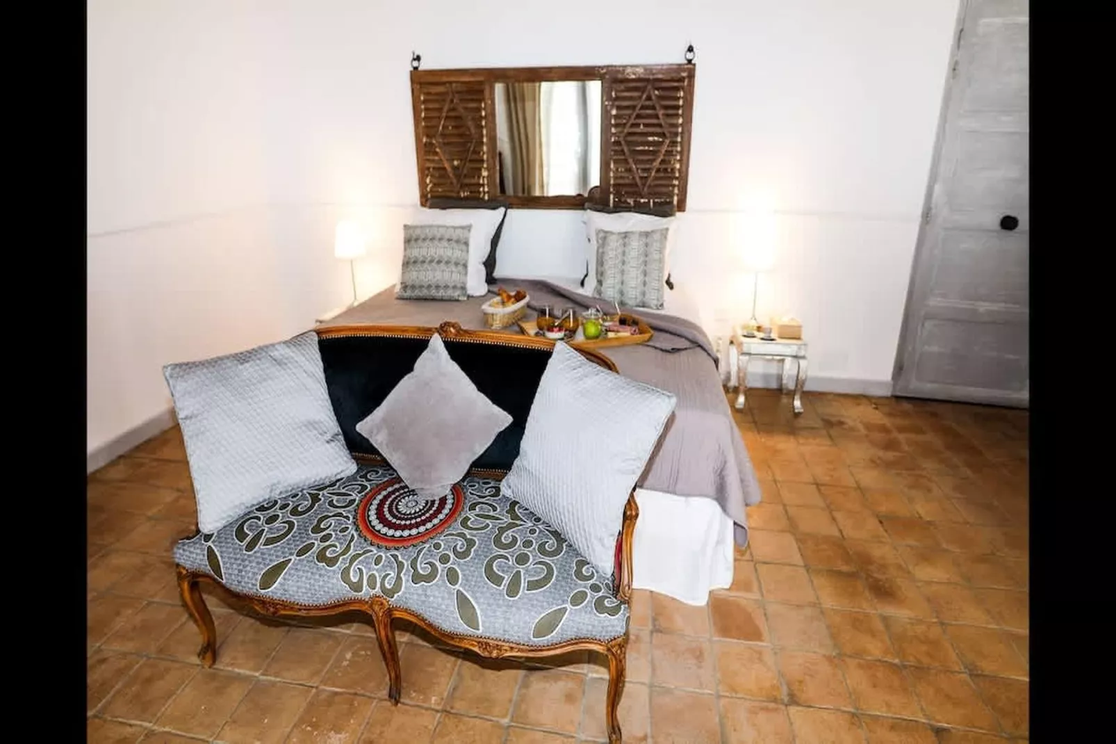 Charmant Mas Provençal avec piscine et jacuzzis-Slaapkamer