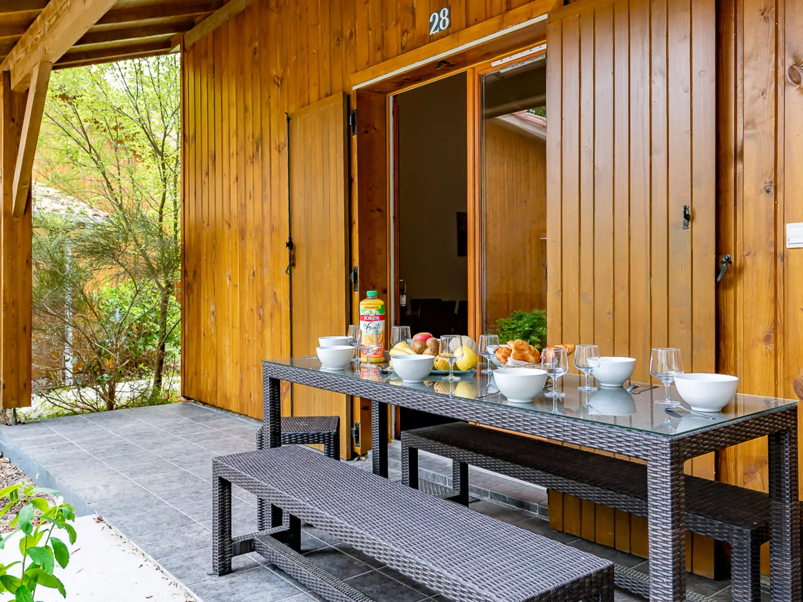 Les Rives du Lac-Buiten