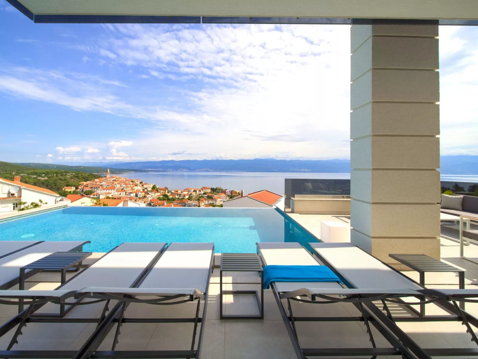 Luxuriöse Villa mit Pool und fantastischem Meerblick - Image-tags.info