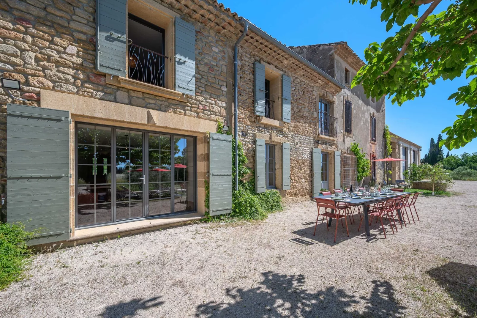 Mas du Mûrier-Buitenkant zomer