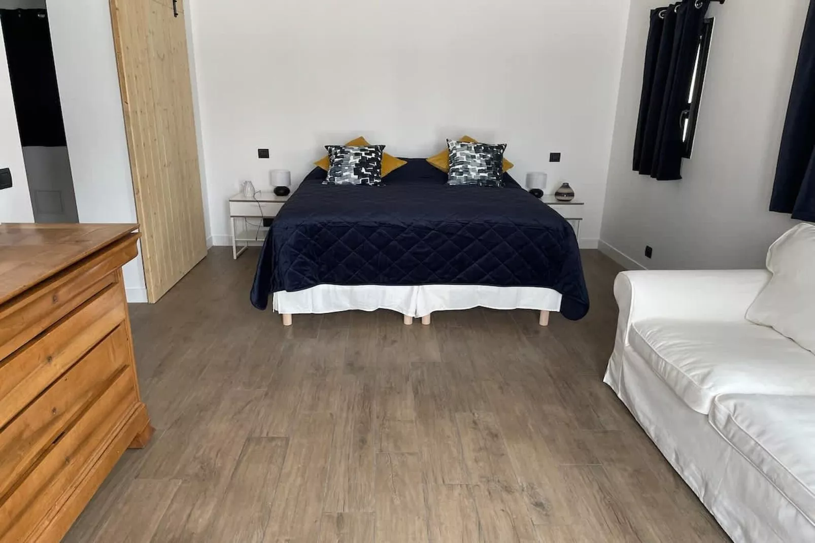 Charmant Mas Provençal avec piscine et jacuzzis-Slaapkamer