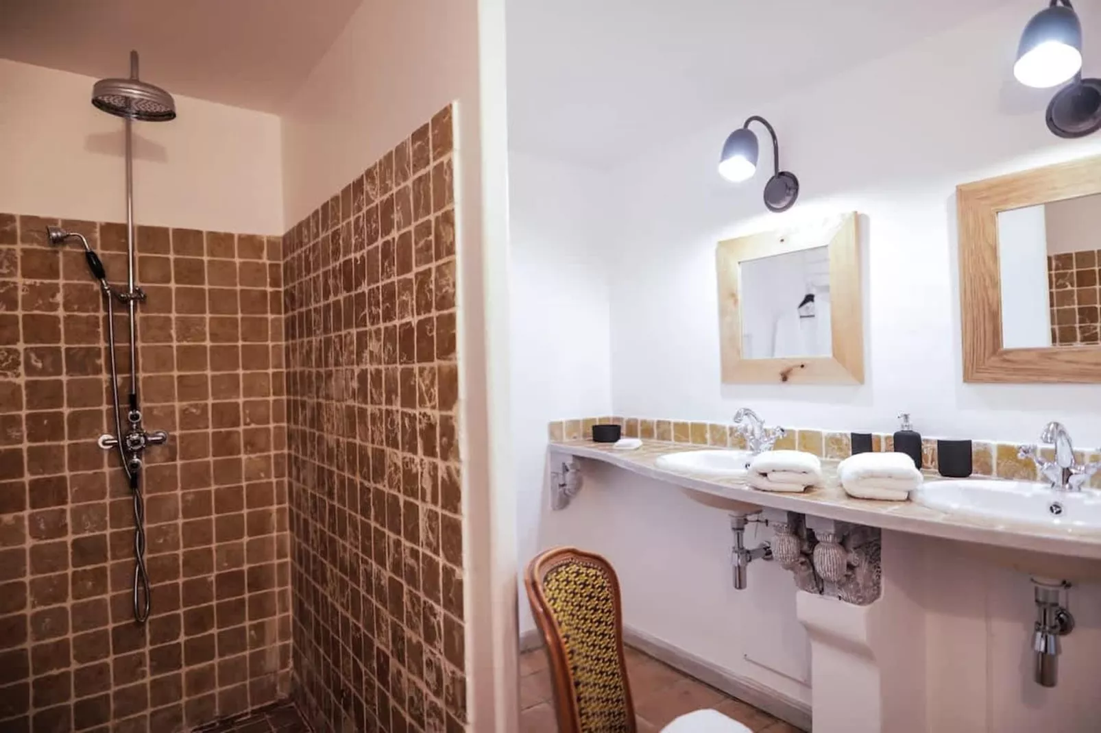 Charmant Mas Provençal avec piscine et jacuzzis-Badkamer