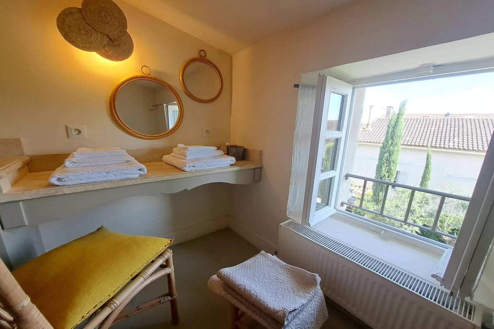 Mas Maillane demeure du XVIIIe entièrement rénové-Uitzicht zomer