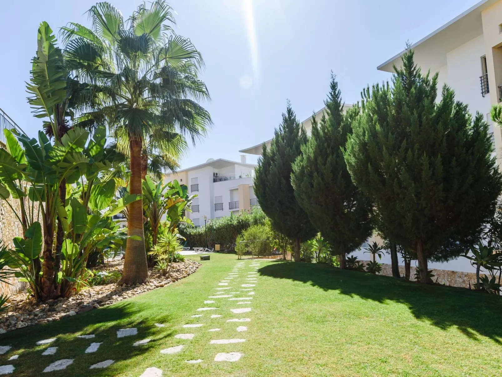 "Elena 1" mit Blick auf das Wasser - Image-tags.info