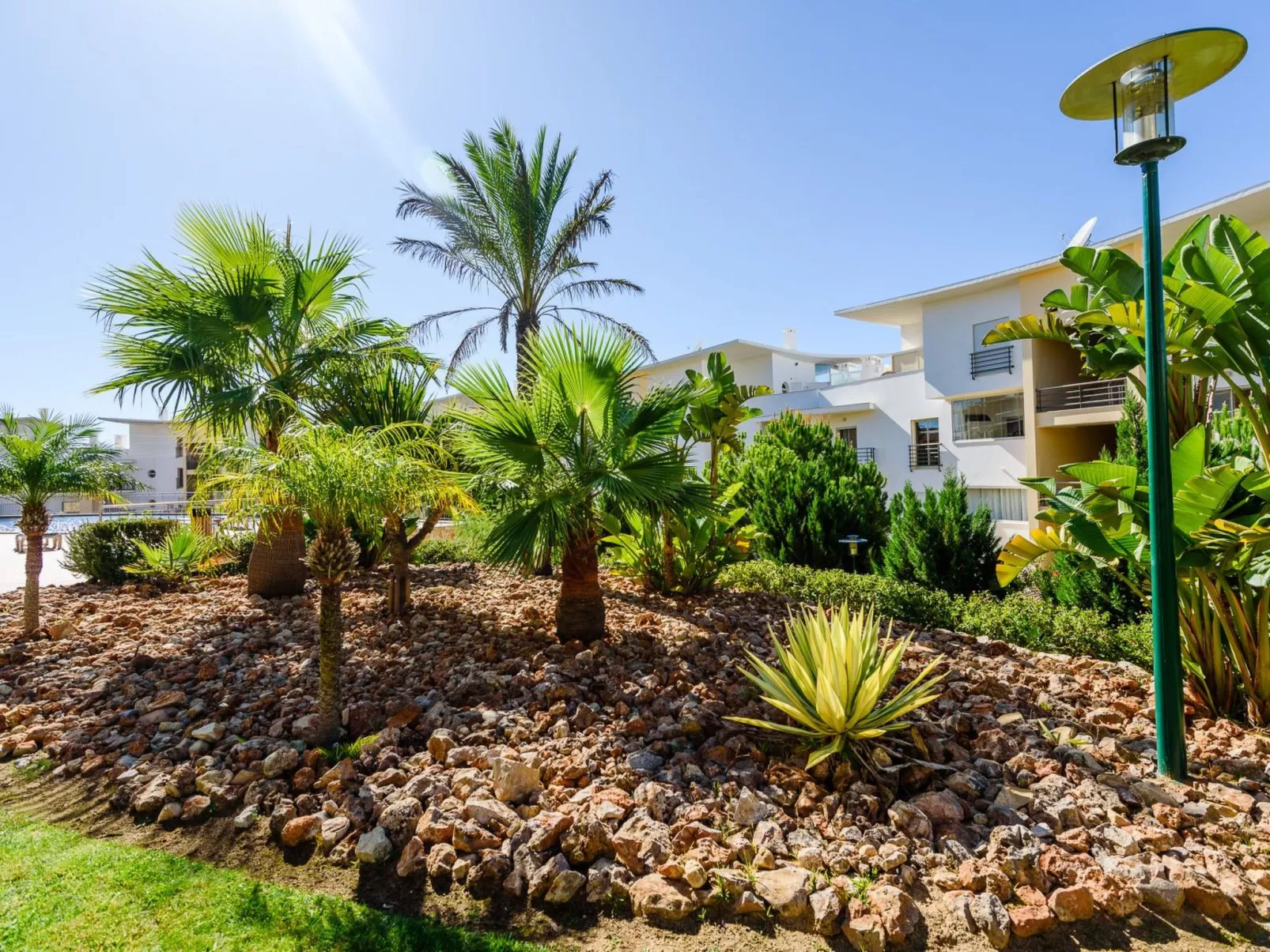 "Elena 1" mit Blick auf das Wasser - Image-tags.info