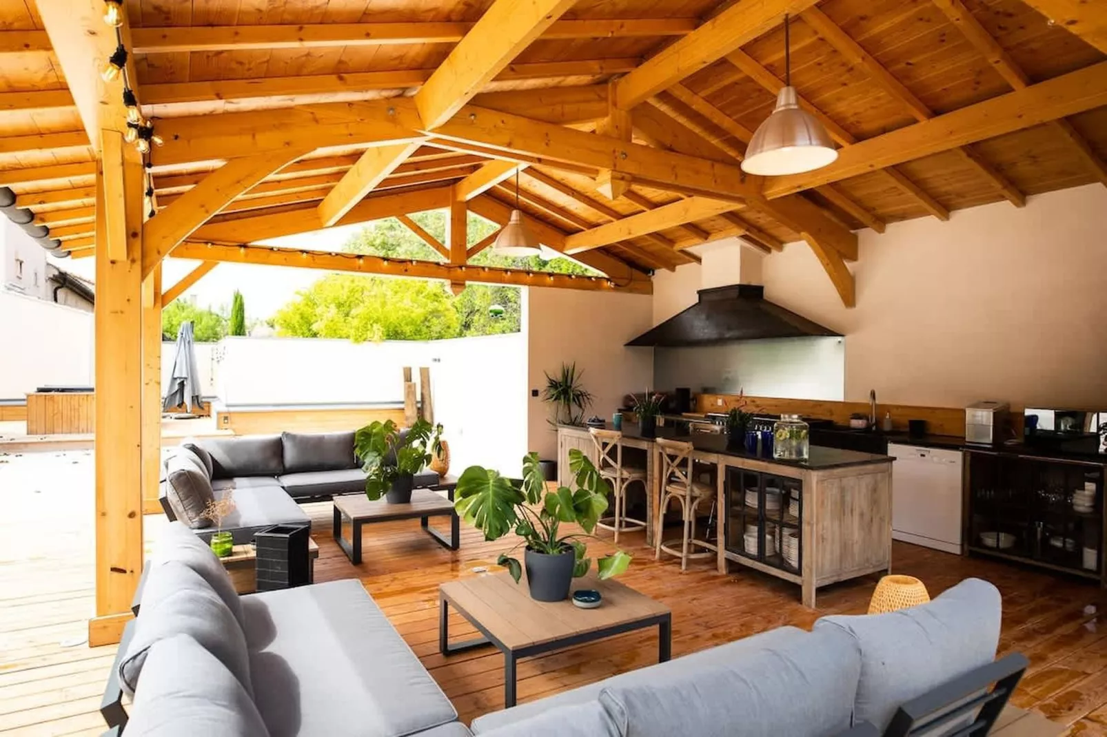 Charmant Mas Provençal avec piscine et jacuzzis-Terrasbalkon