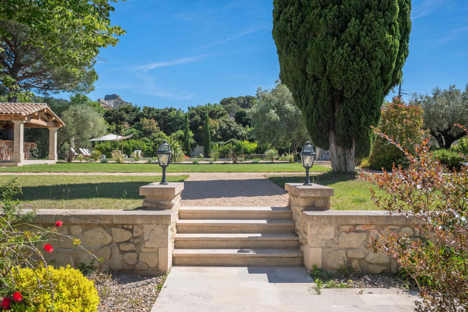 Mas prestigieux au coeur de Saint-Remy-de-Provence-Tuinen zomer