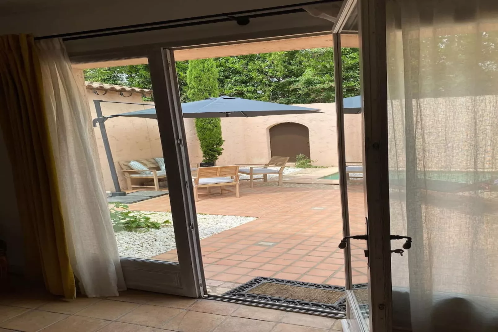 Charmant Mas Provençal avec piscine et jacuzzis-Terrasbalkon