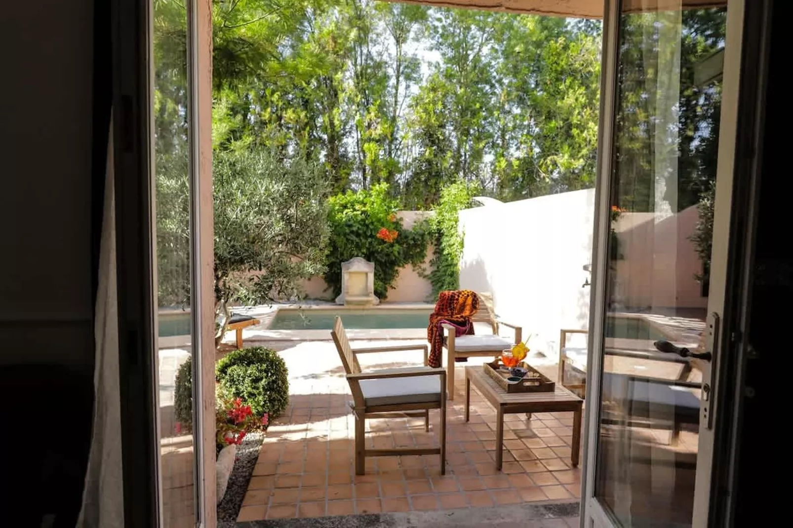 Charmant Mas Provençal avec piscine et jacuzzis-Terrasbalkon