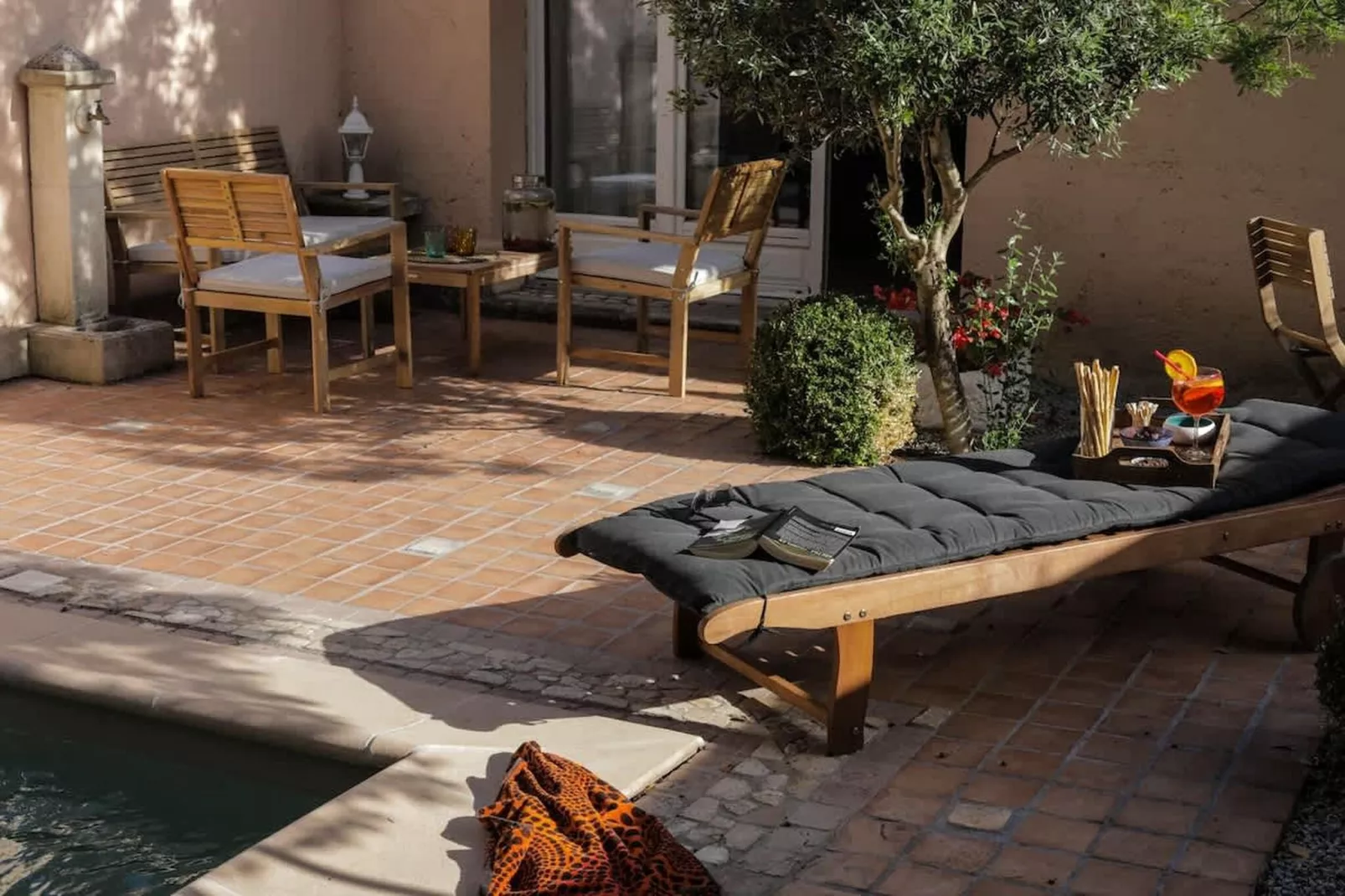 Charmant Mas Provençal avec piscine et jacuzzis-Terrasbalkon