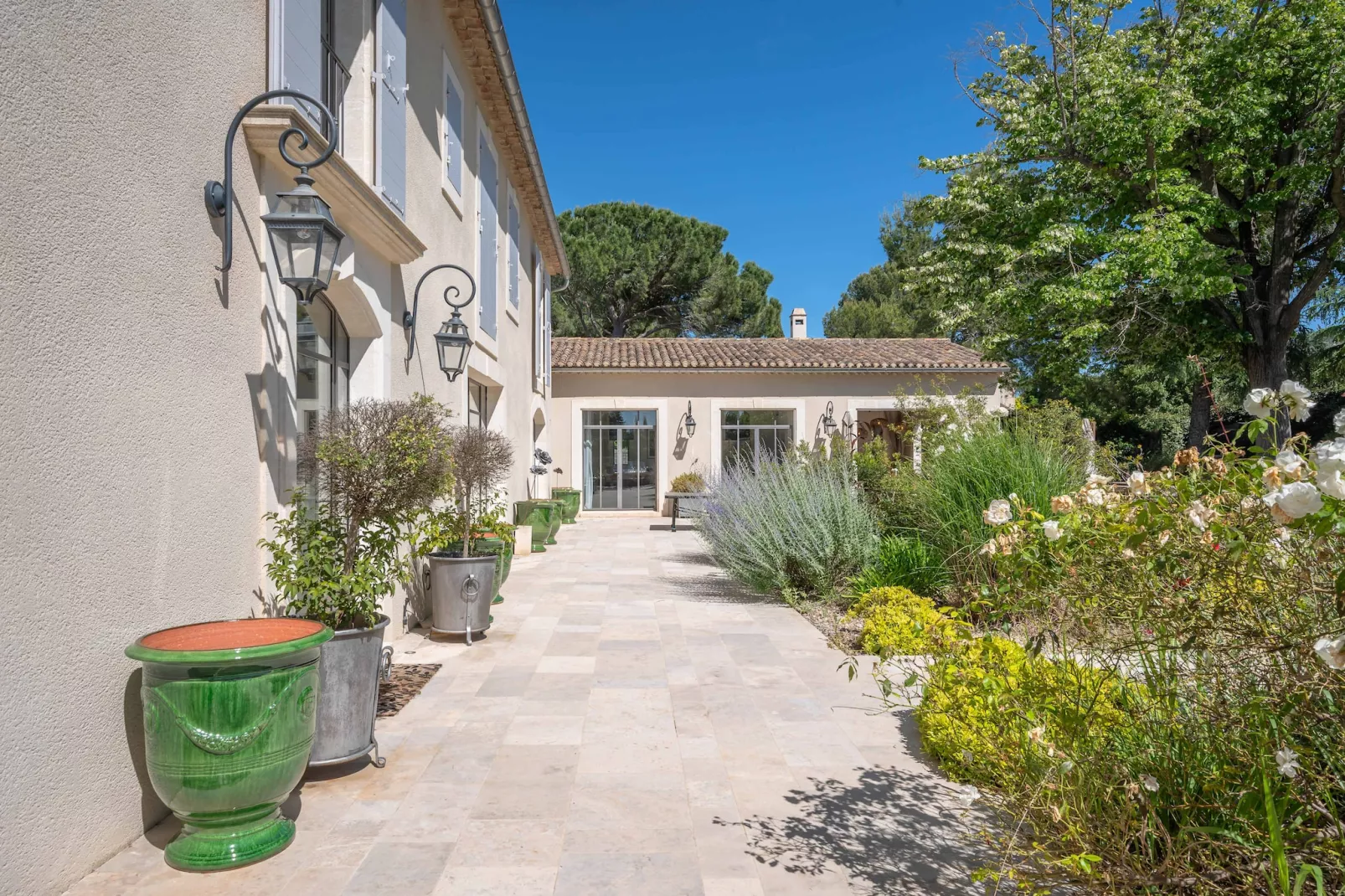 Mas prestigieux au coeur de Saint-Remy-de-Provence-Tuinen zomer