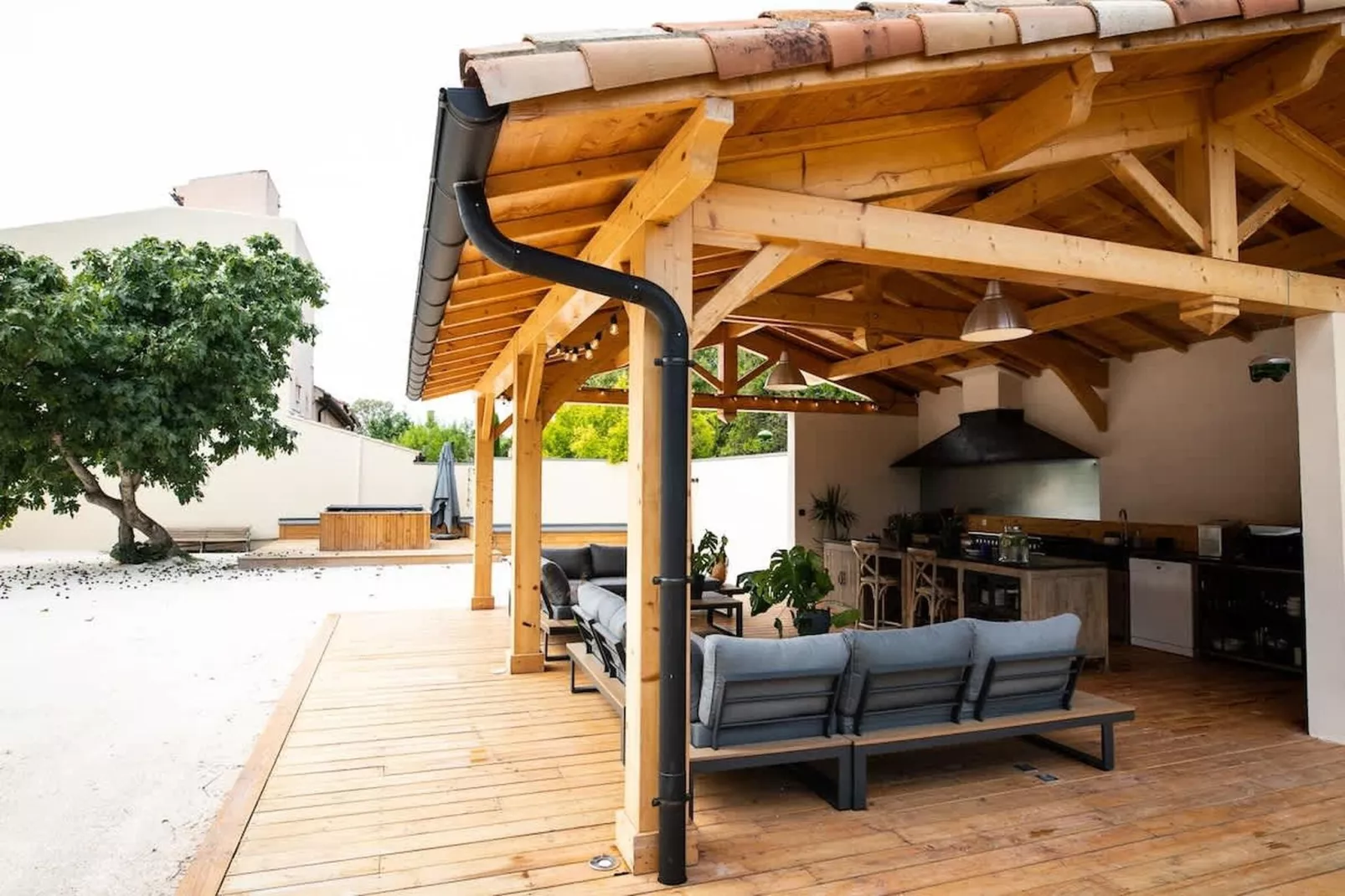 Charmant Mas Provençal avec piscine et jacuzzis-Terrasbalkon