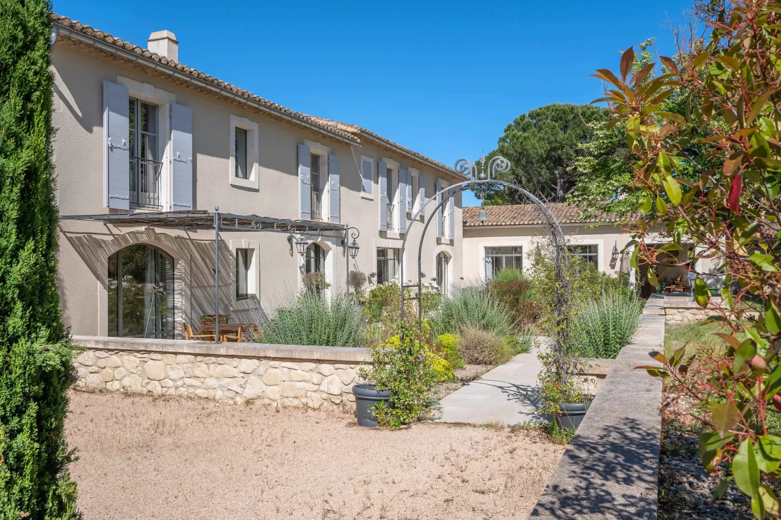Mas prestigieux au coeur de Saint-Remy-de-Provence-Tuinen zomer