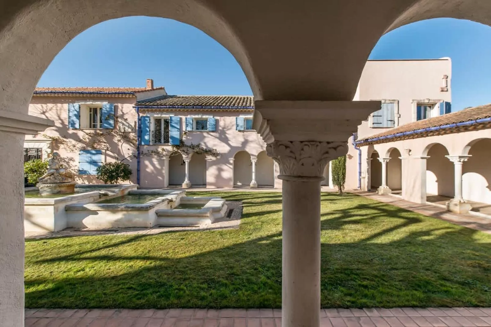 Charmant Mas Provençal avec piscine et jacuzzis-Tuinen zomer