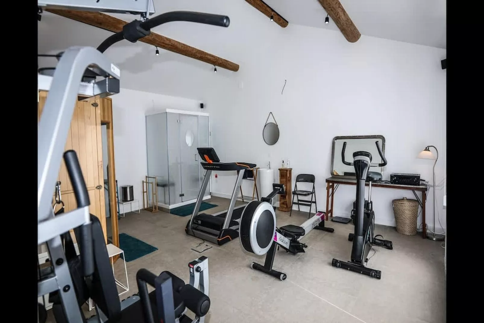 Charmant Mas Provençal avec piscine et jacuzzis-Sportzaal