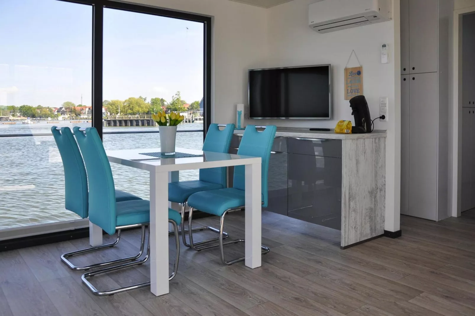 Houseboat Floating House "Leni", Ribnitz-Damgarten-Leni-Eetkamer