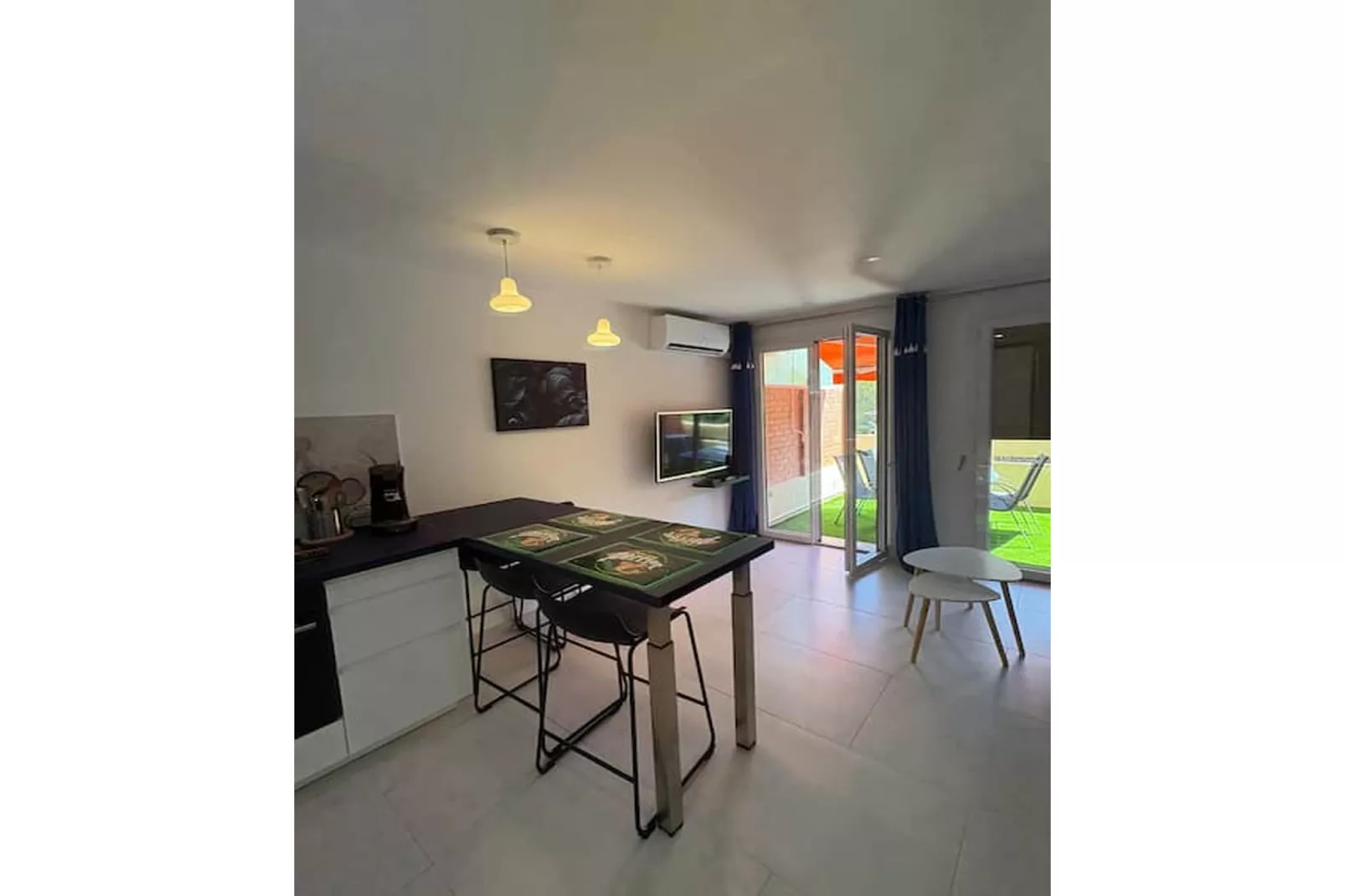 Suite Design Blue – Terrasse & Clim – Fréjus Plage-Eetkamer