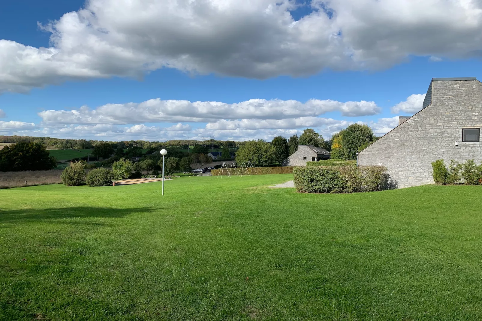 Chez Felix-Buitenkant zomer