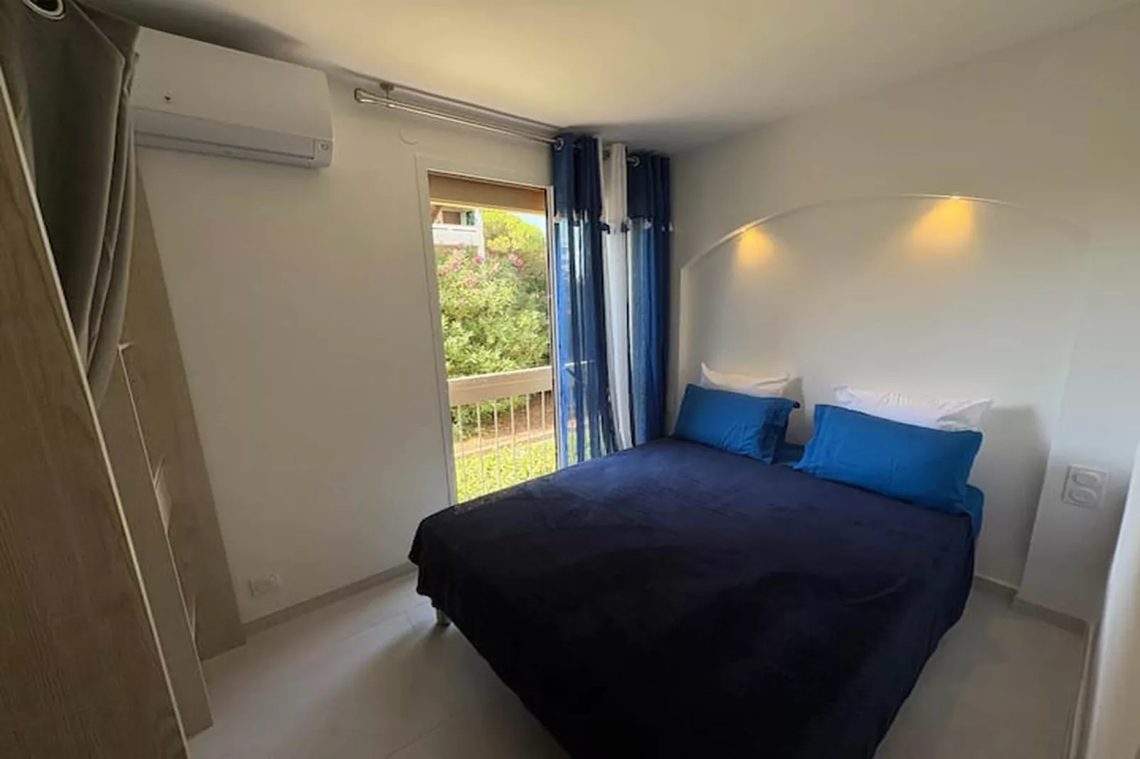 Suite Design Blue – Terrasse & Clim – Fréjus Plage-Slaapkamer