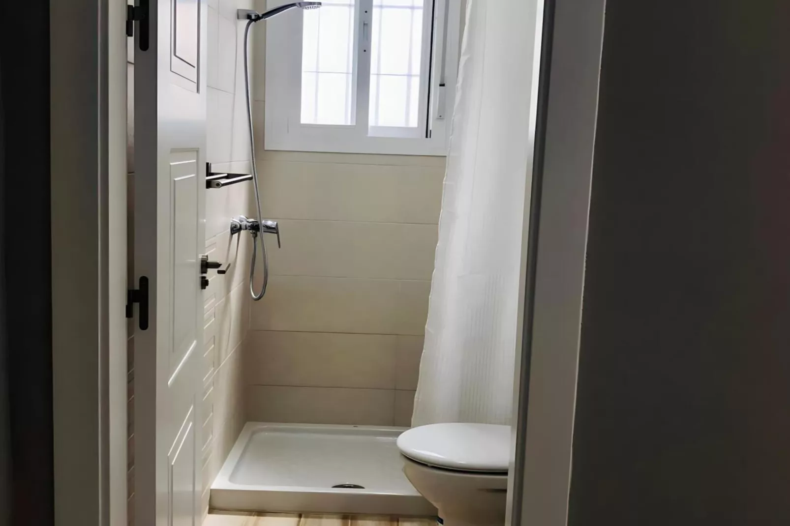 4685-+34618736920-Badkamer