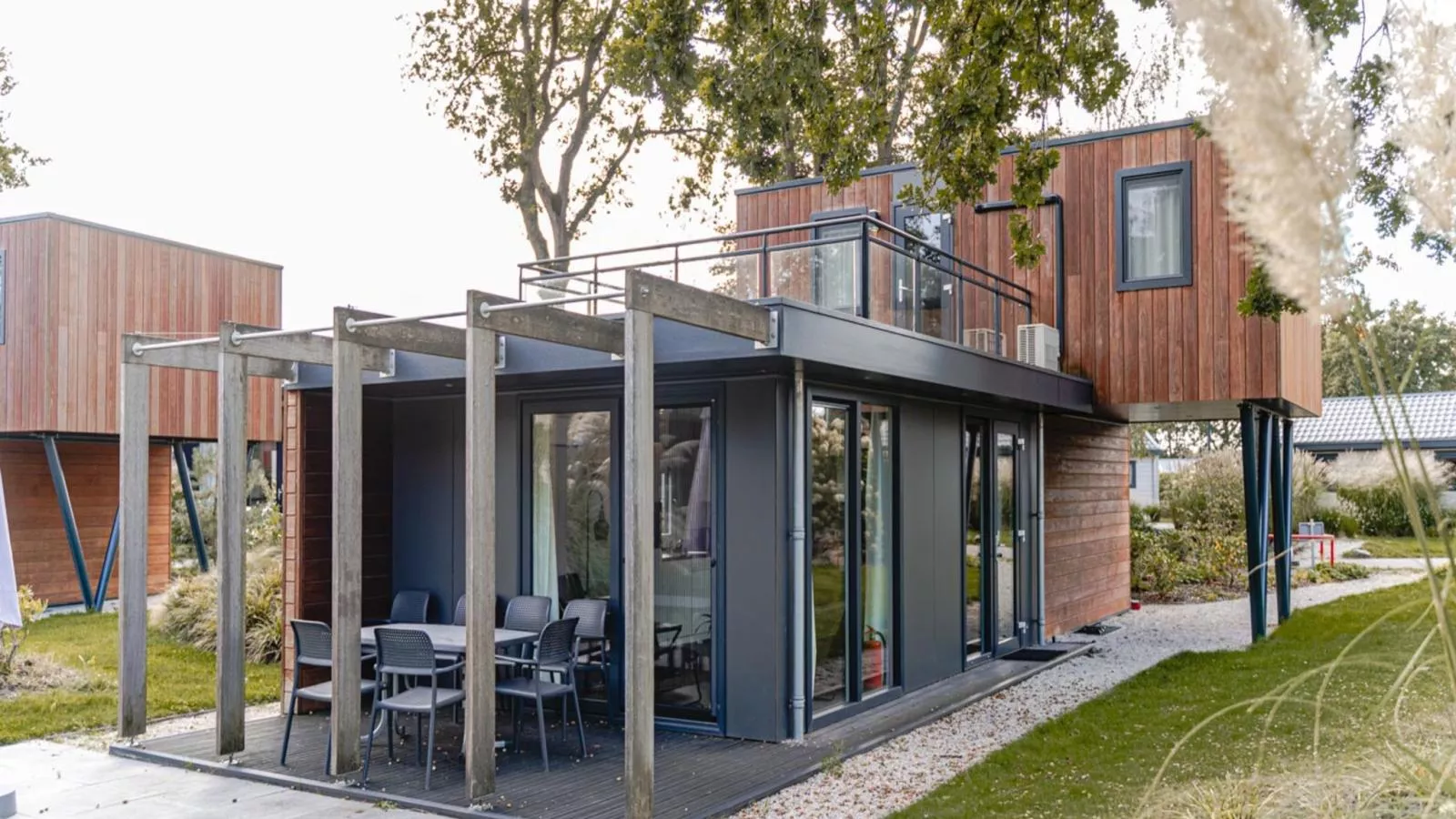 L Etage-Buitenkant zomer