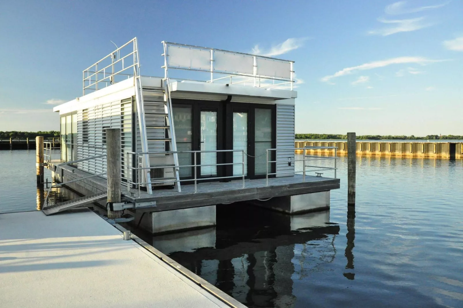 Houseboat Floating House "Leni", Ribnitz-Damgarten-Leni-Gebieden zomer 1km