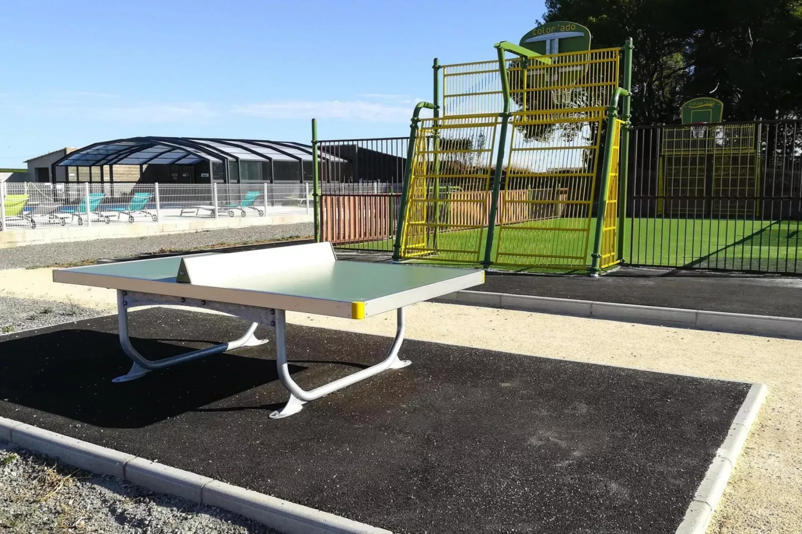 Chalet in Pomérols-Tuinen zomer