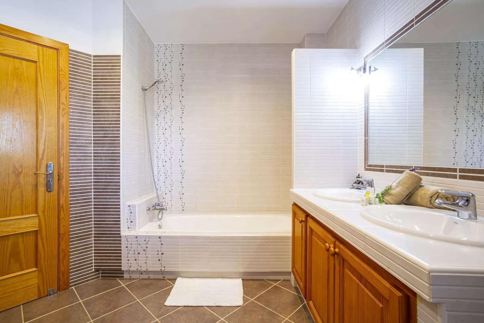 SES SAVINES - Badkamer