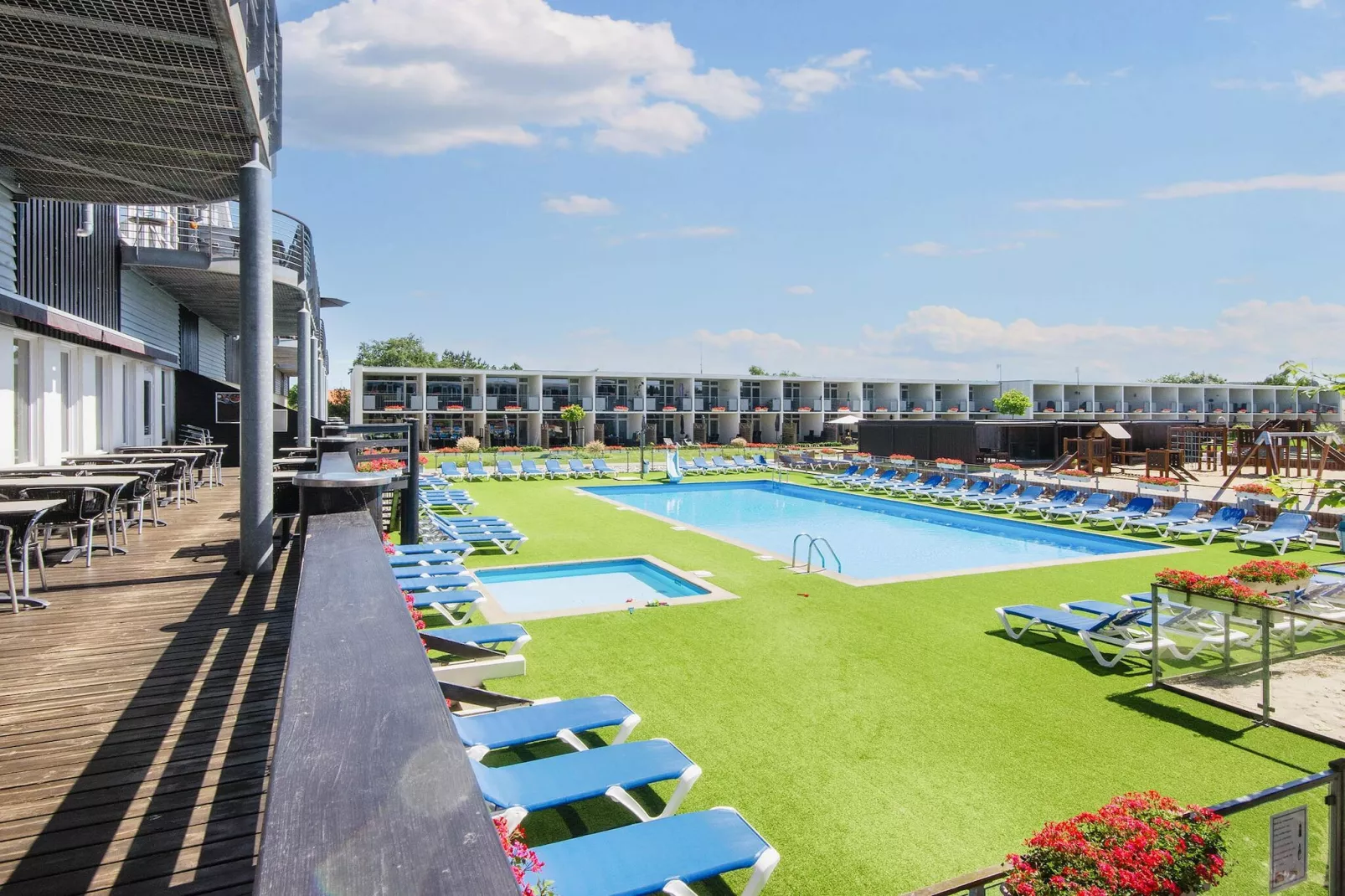 3 room,1 st floor,penthouse-Zwembad