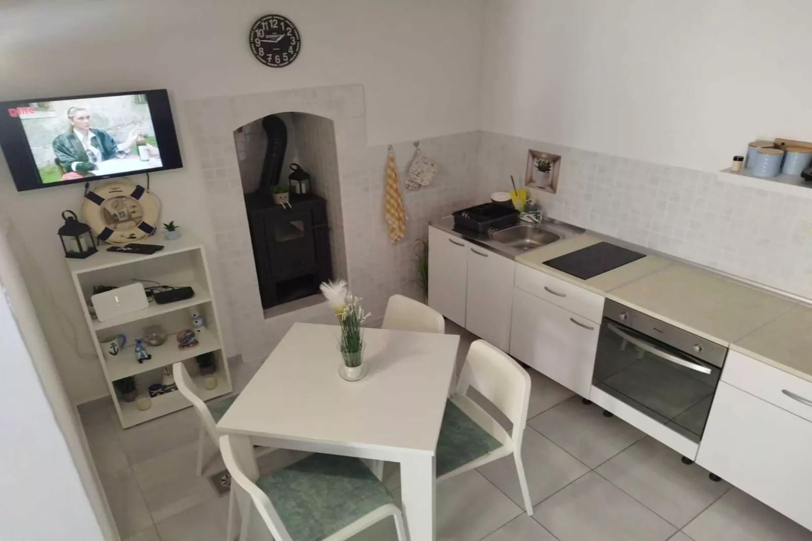 Two Bedroom Apartment Leo Povile - Keuken